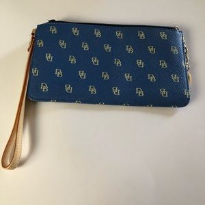 Dooney and bourke wallet